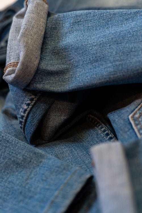 The Art of Denim: A Guide to Removing Paint from Your Jeans - Blakonik